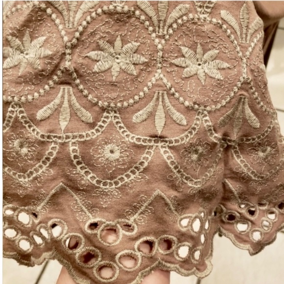 BCBG Max Azria Soft Brown Detailed Tunic Top. Sz M - Picture 4 of 9